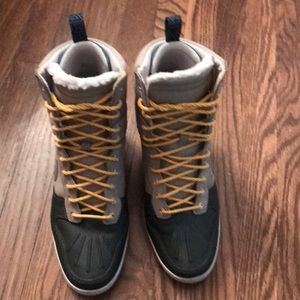 NIKE WOMEN'S DUNK SKY HIGH SNEAKERBOOT